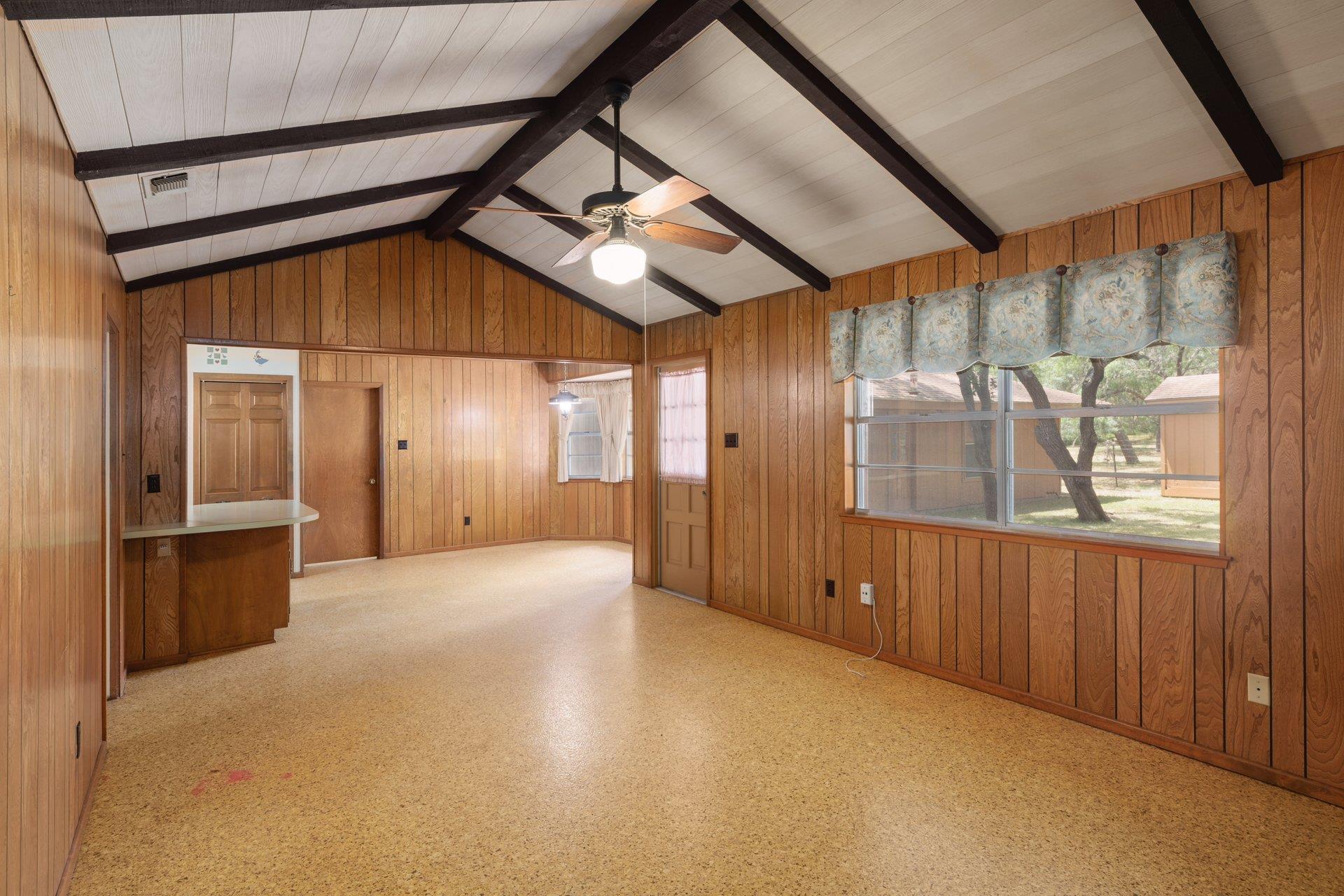 304 Hill Country LN