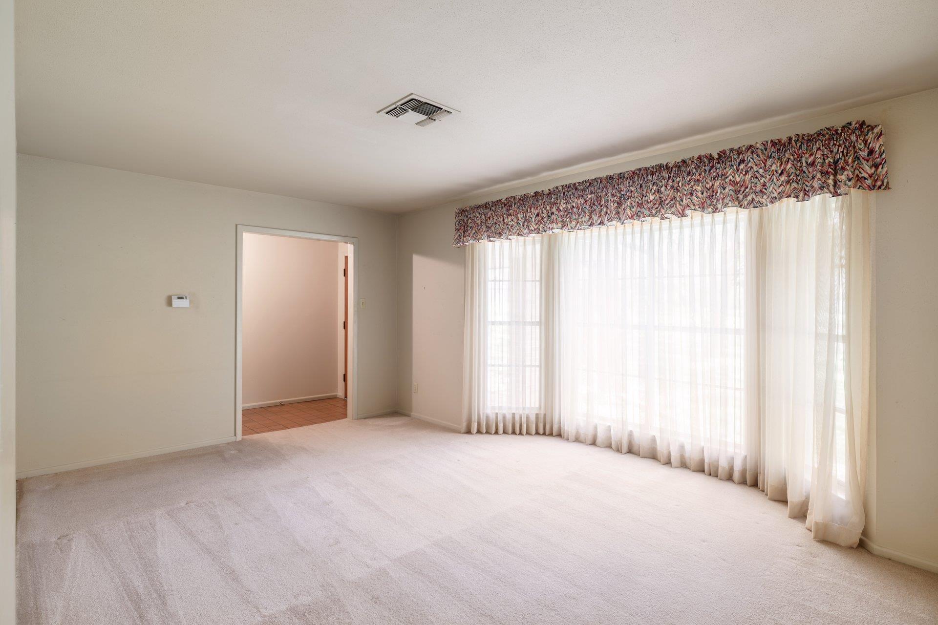 304 Hill Country LN