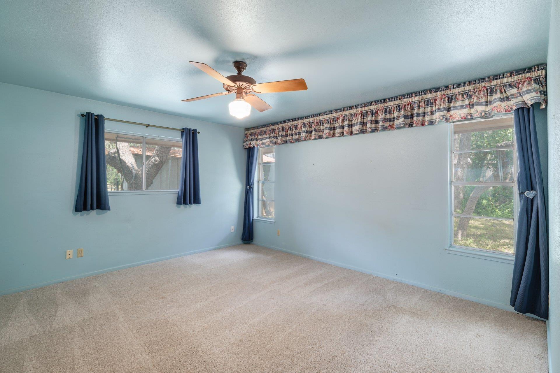 304 Hill Country LN
