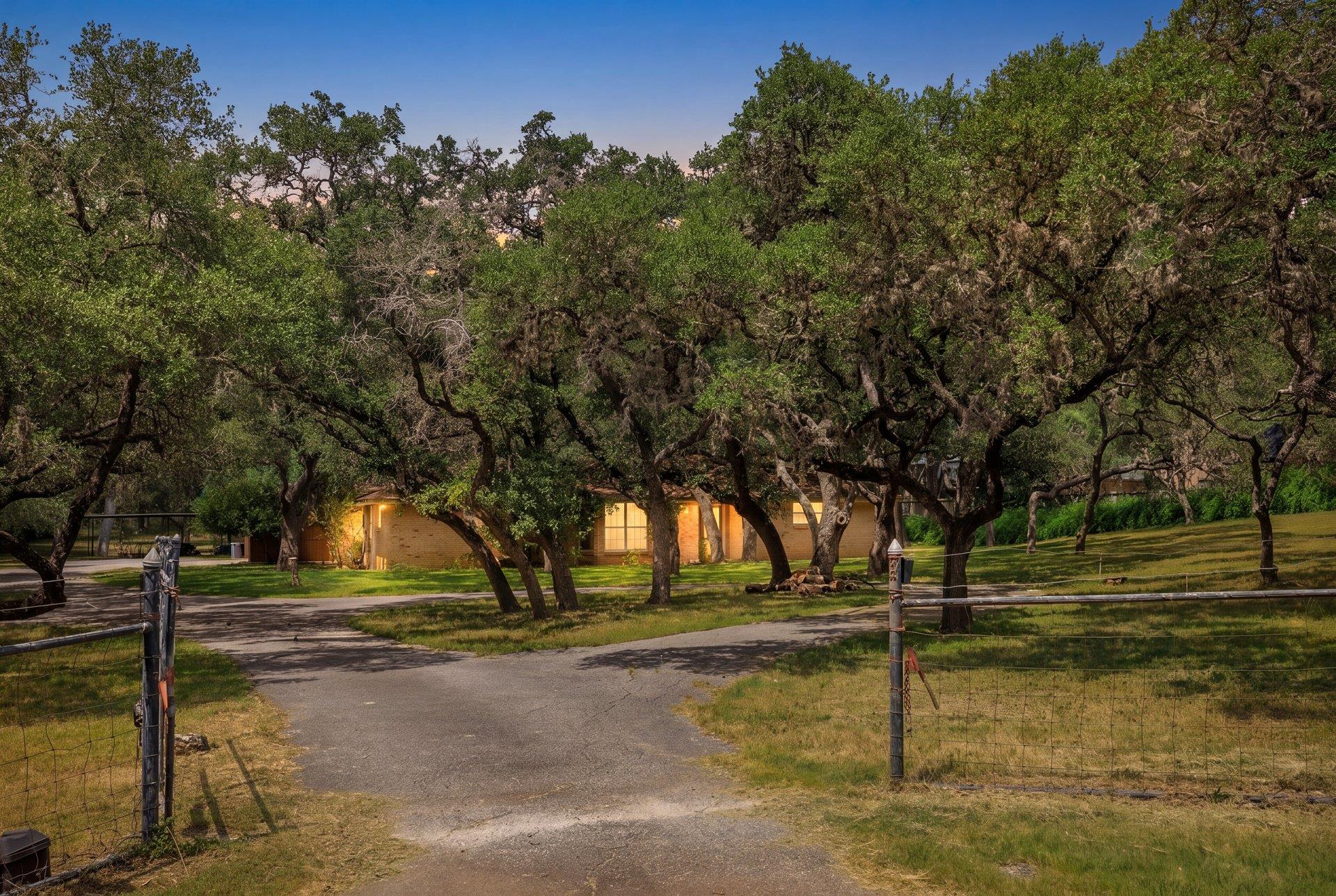 304 Hill Country LN