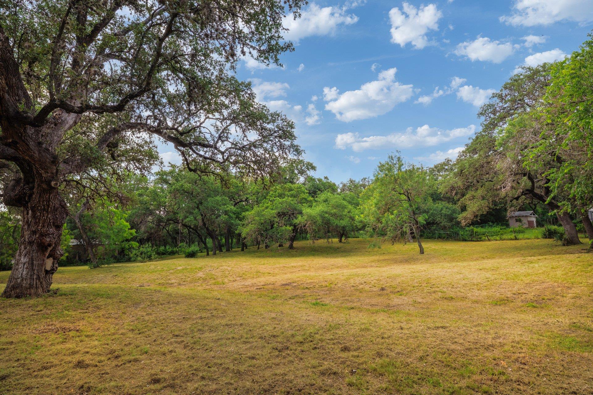 304 Hill Country LN