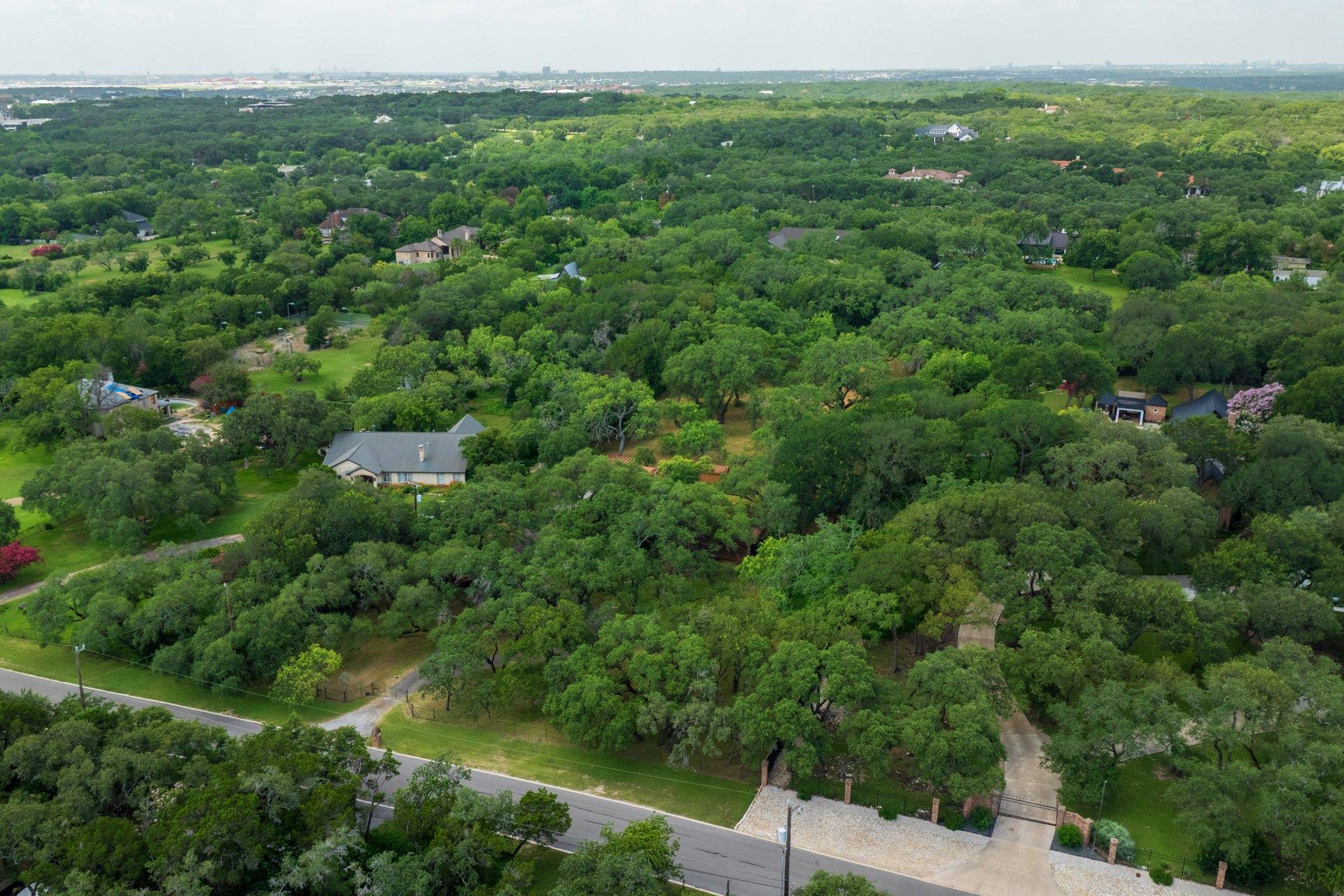 304 Hill Country LN