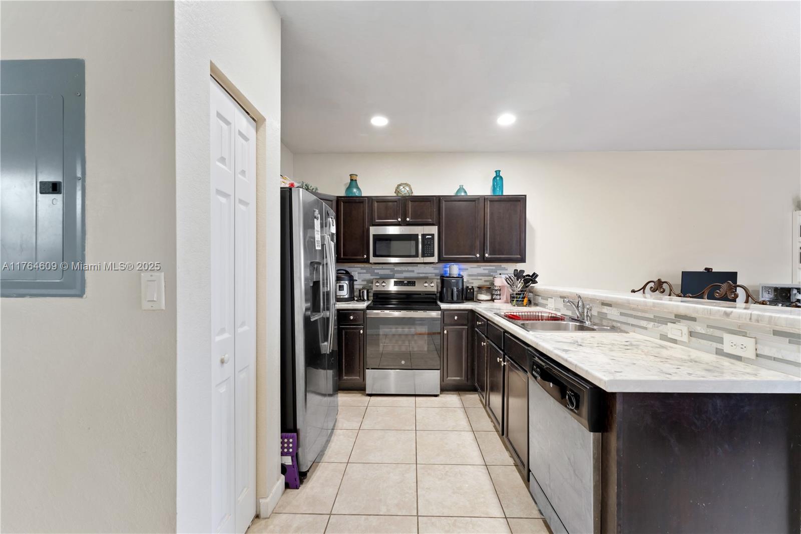 3223 SE 7th St # 3223