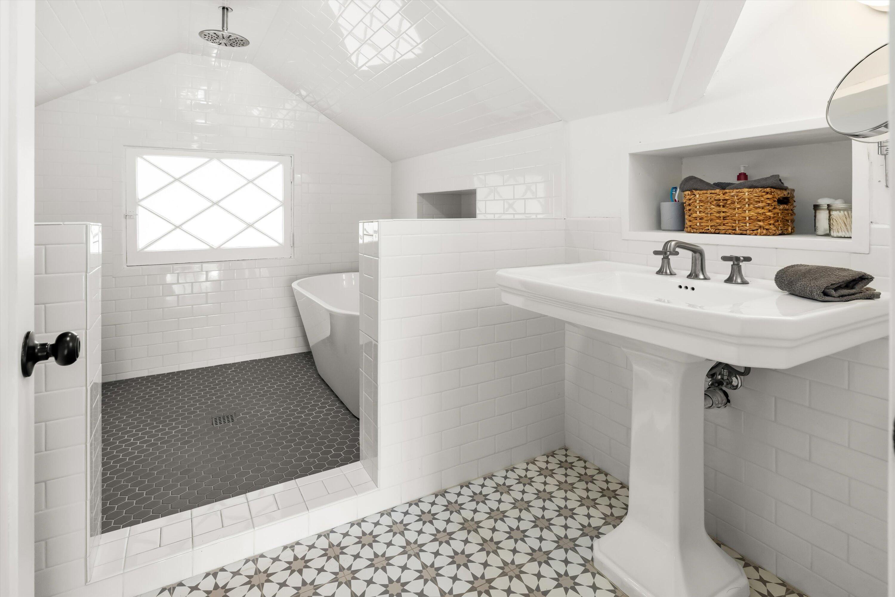 326 W Micheltorena Street