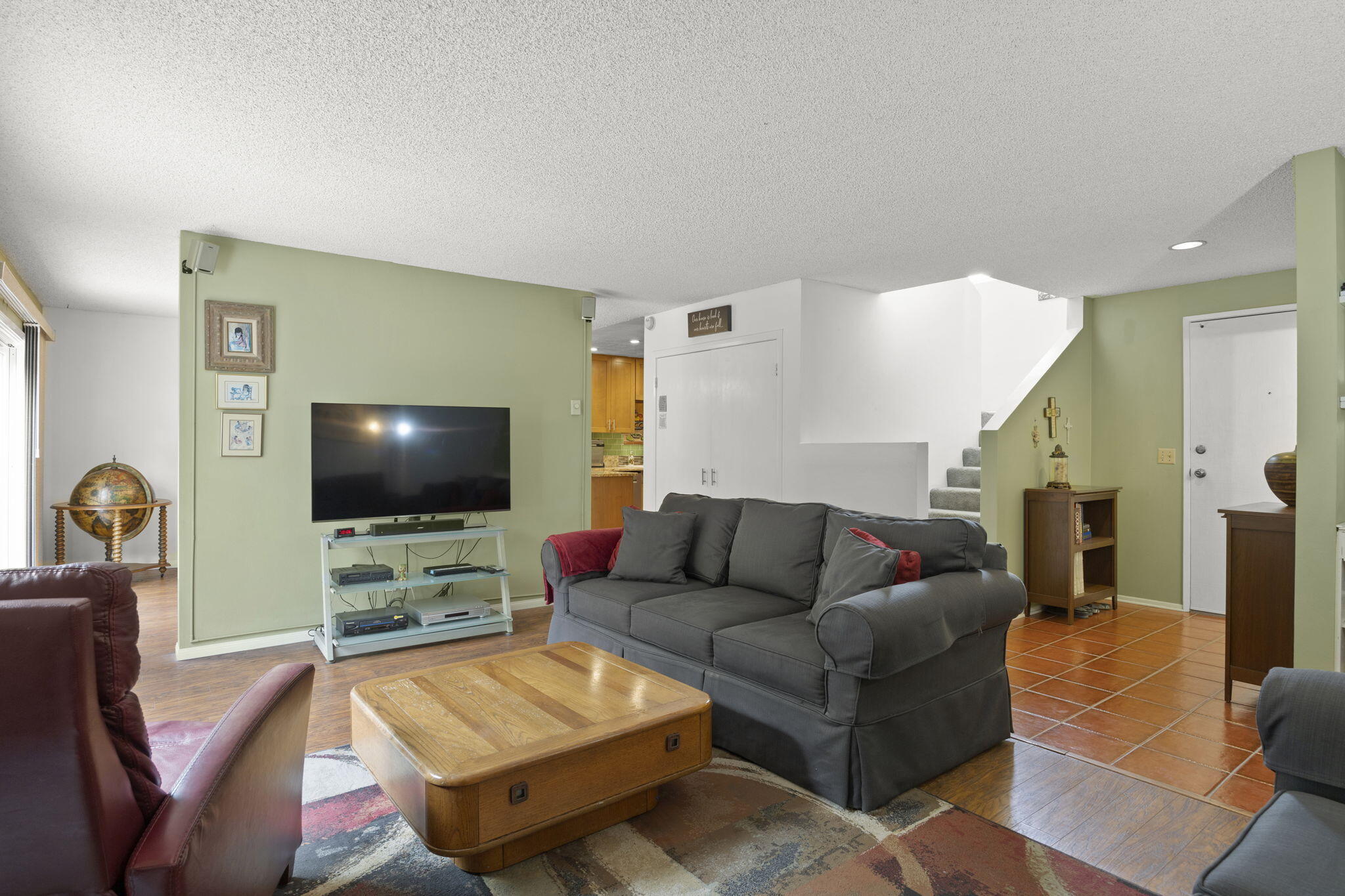 5041 Rhoads Avenue, D