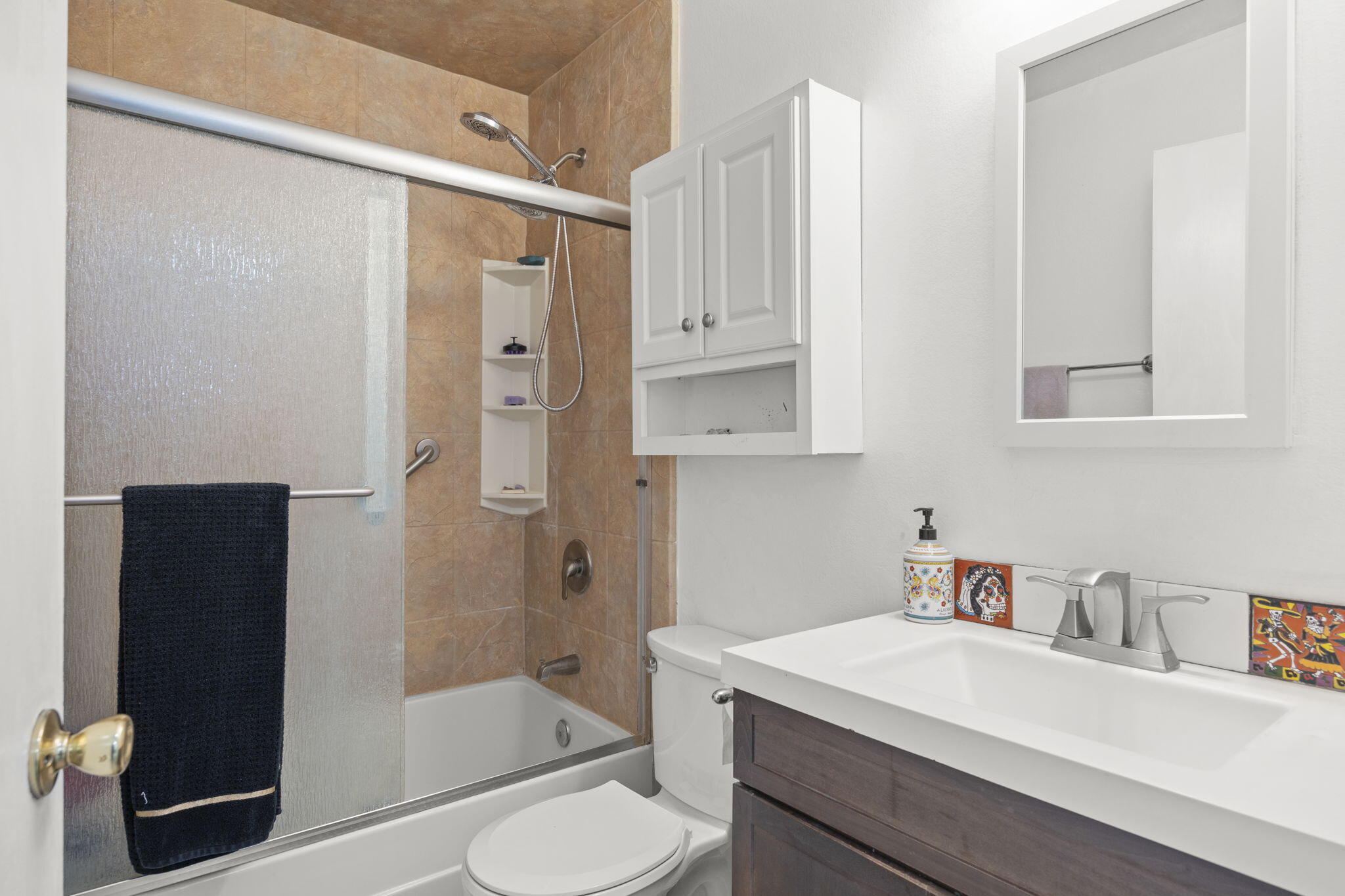 5041 Rhoads Avenue, D