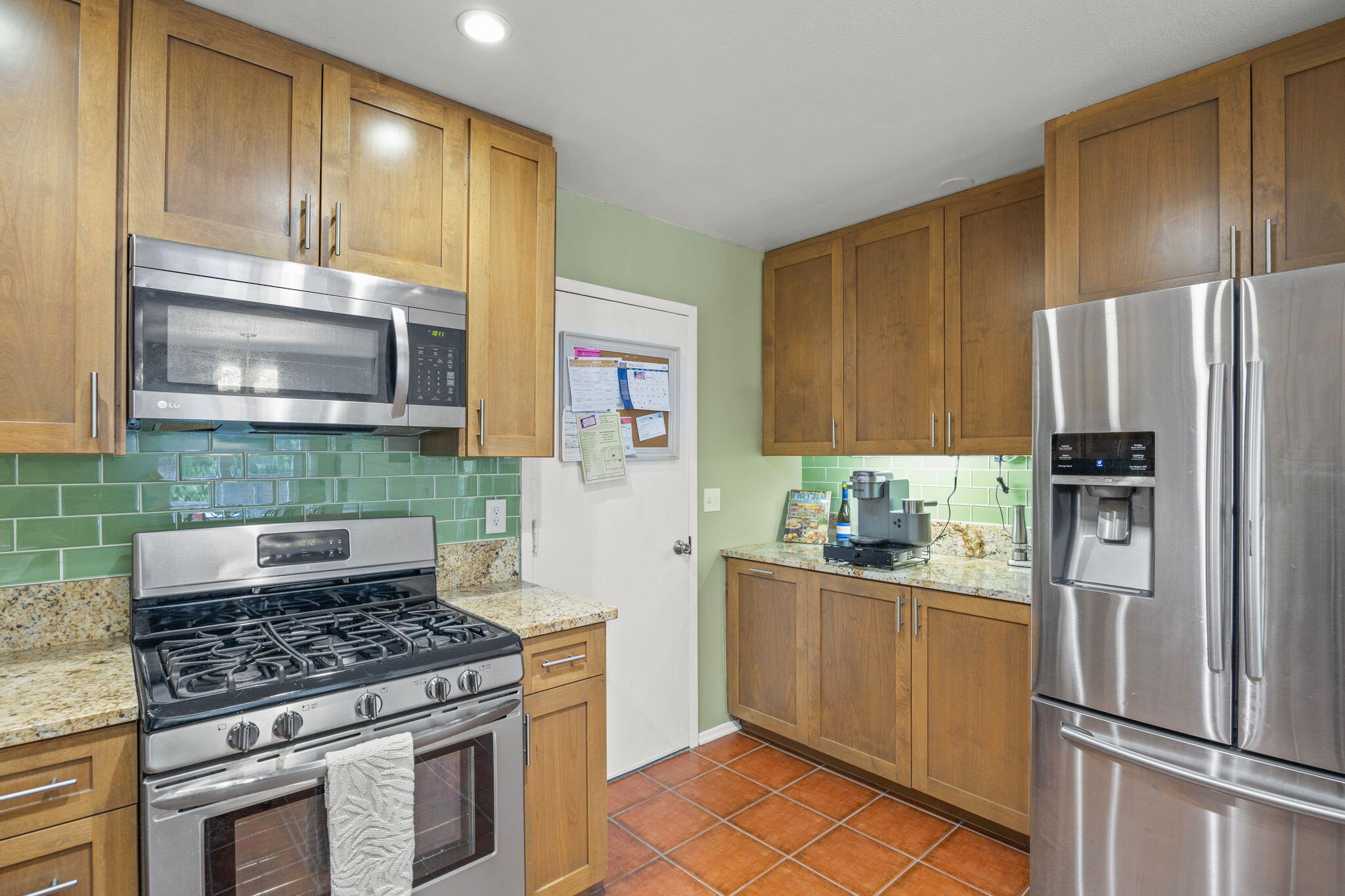 5041 Rhoads Avenue, D