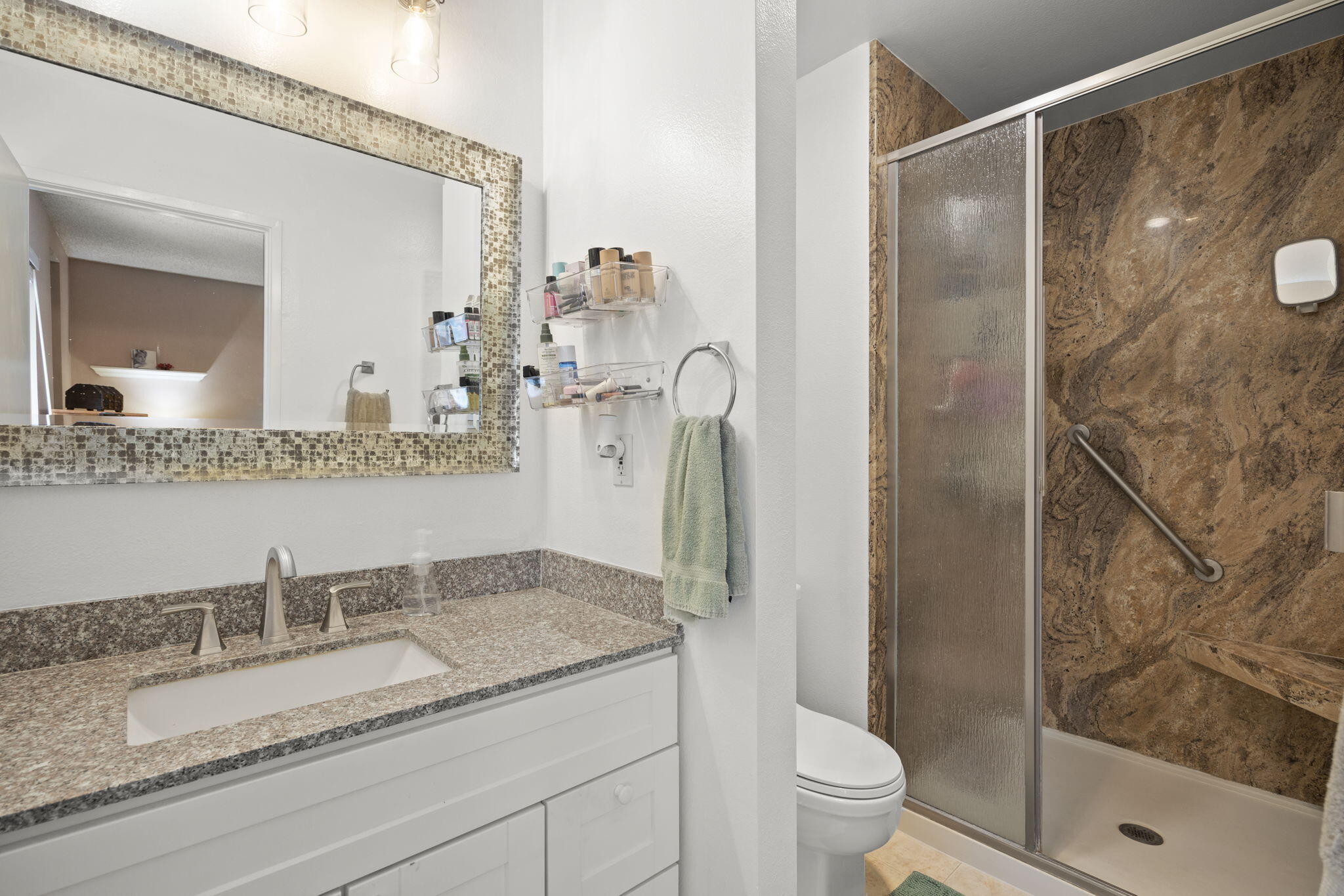 5041 Rhoads Avenue, D