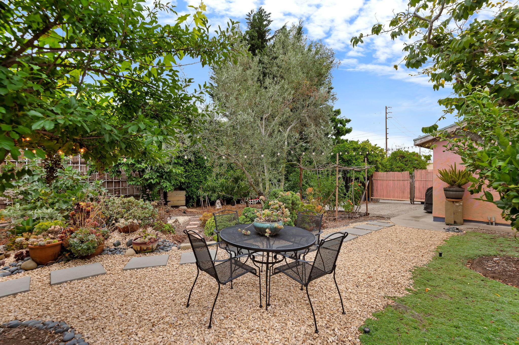 307 Mellifont Avenue