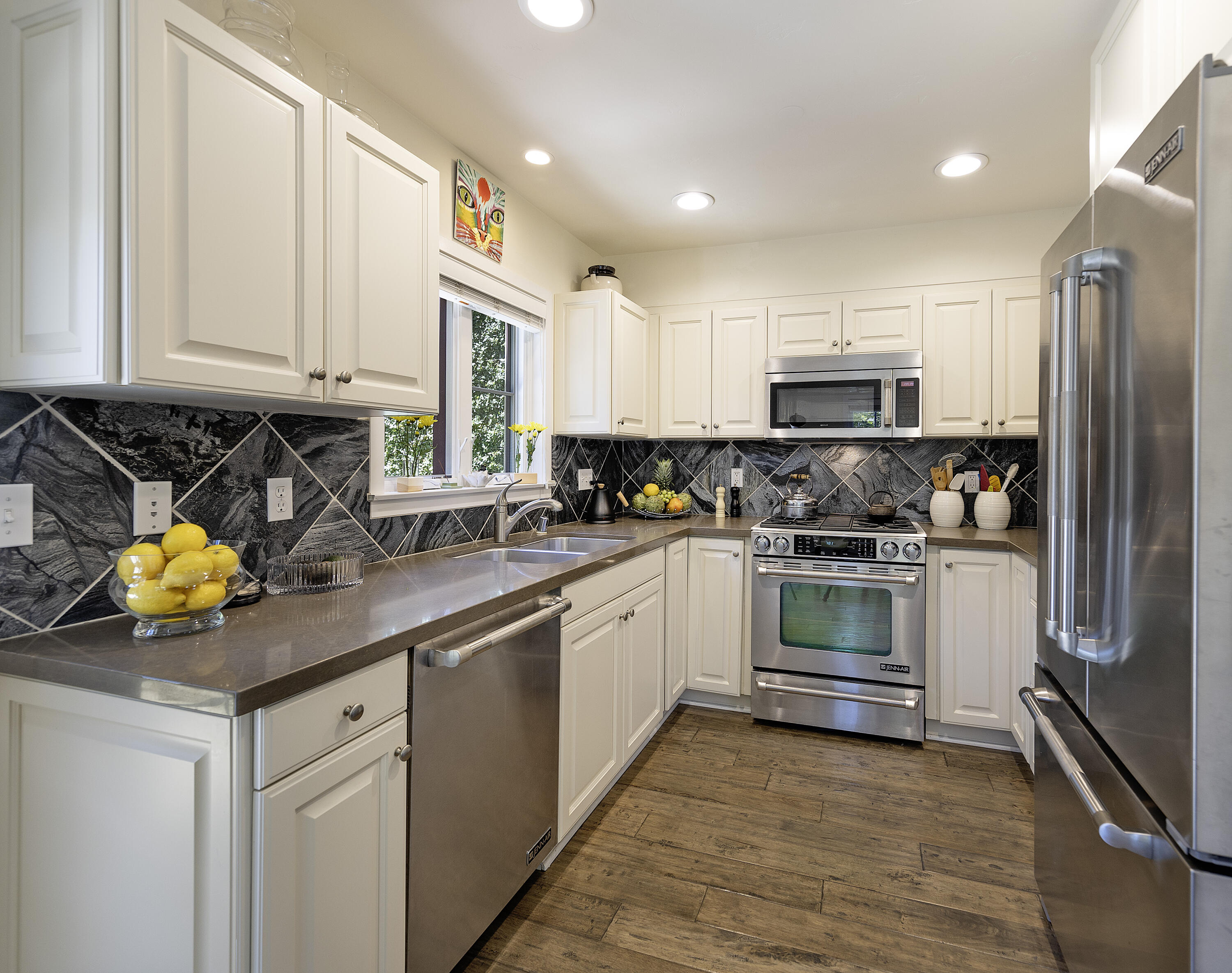 601 E Micheltorena Street, 94