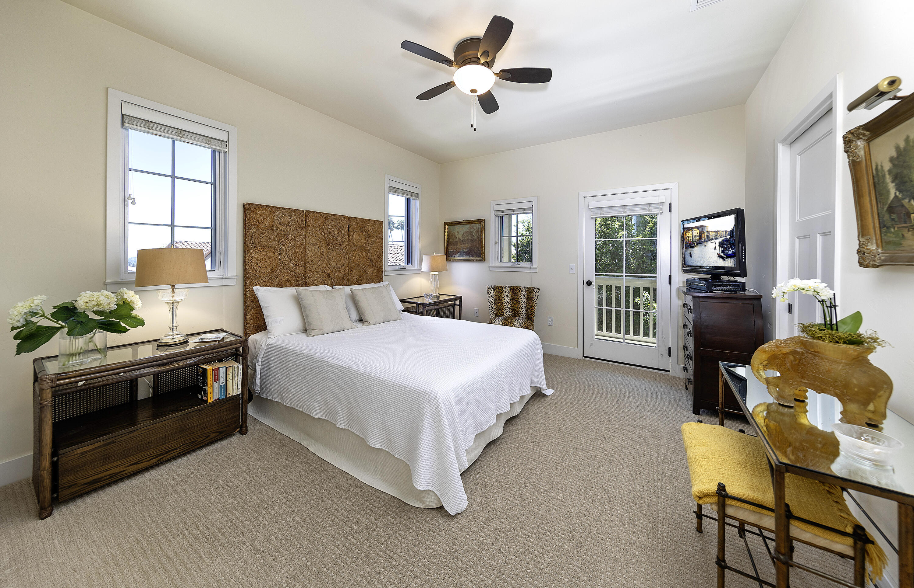 601 E Micheltorena Street, 94