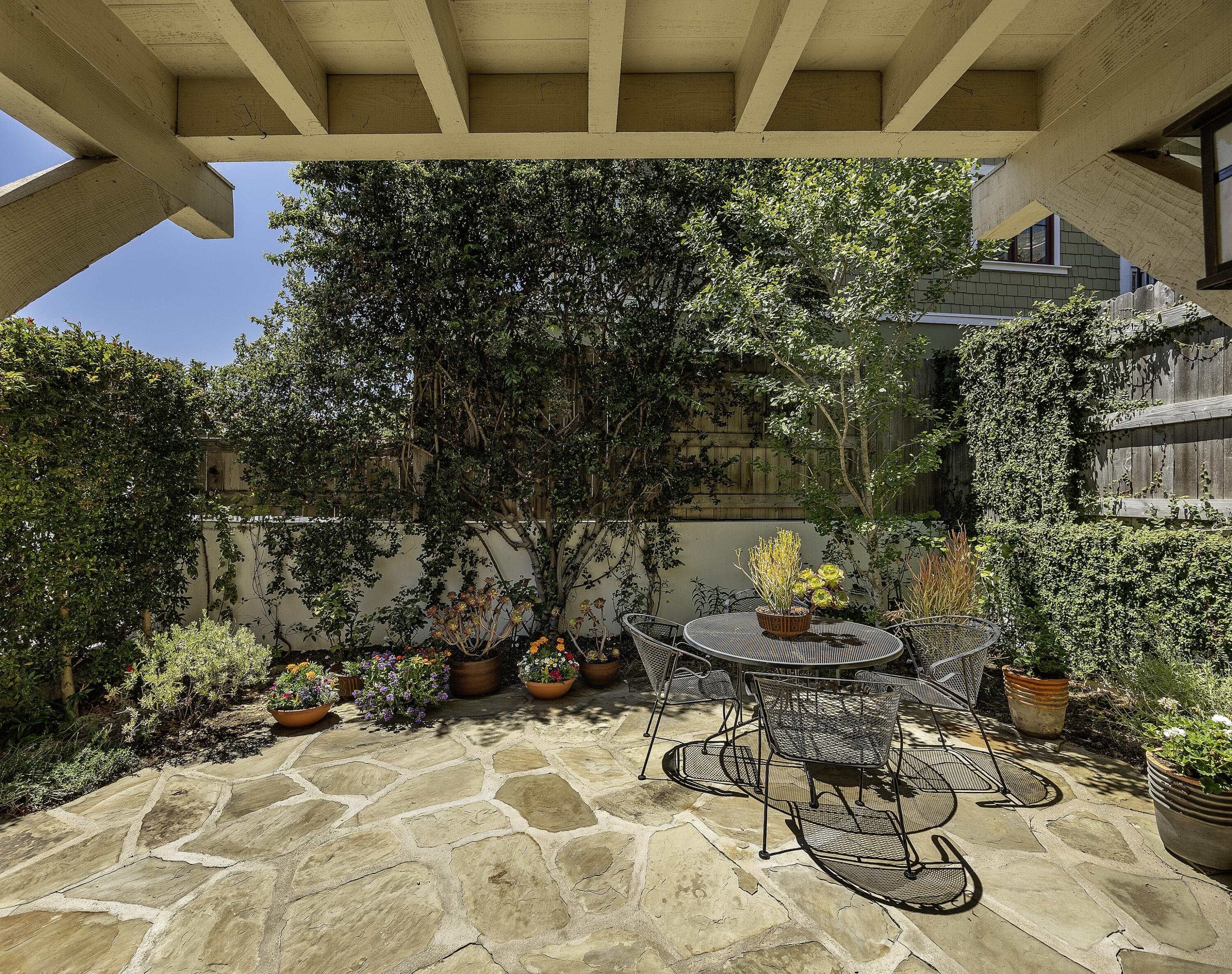 601 E Micheltorena Street, 94