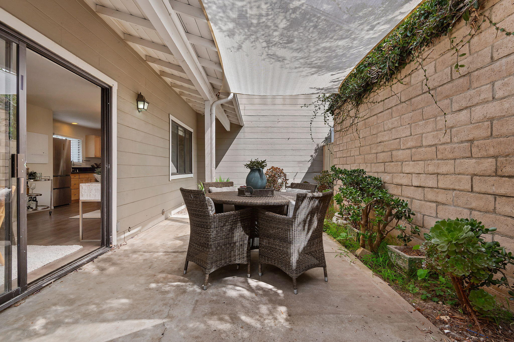 421 W Anapamu Street, D