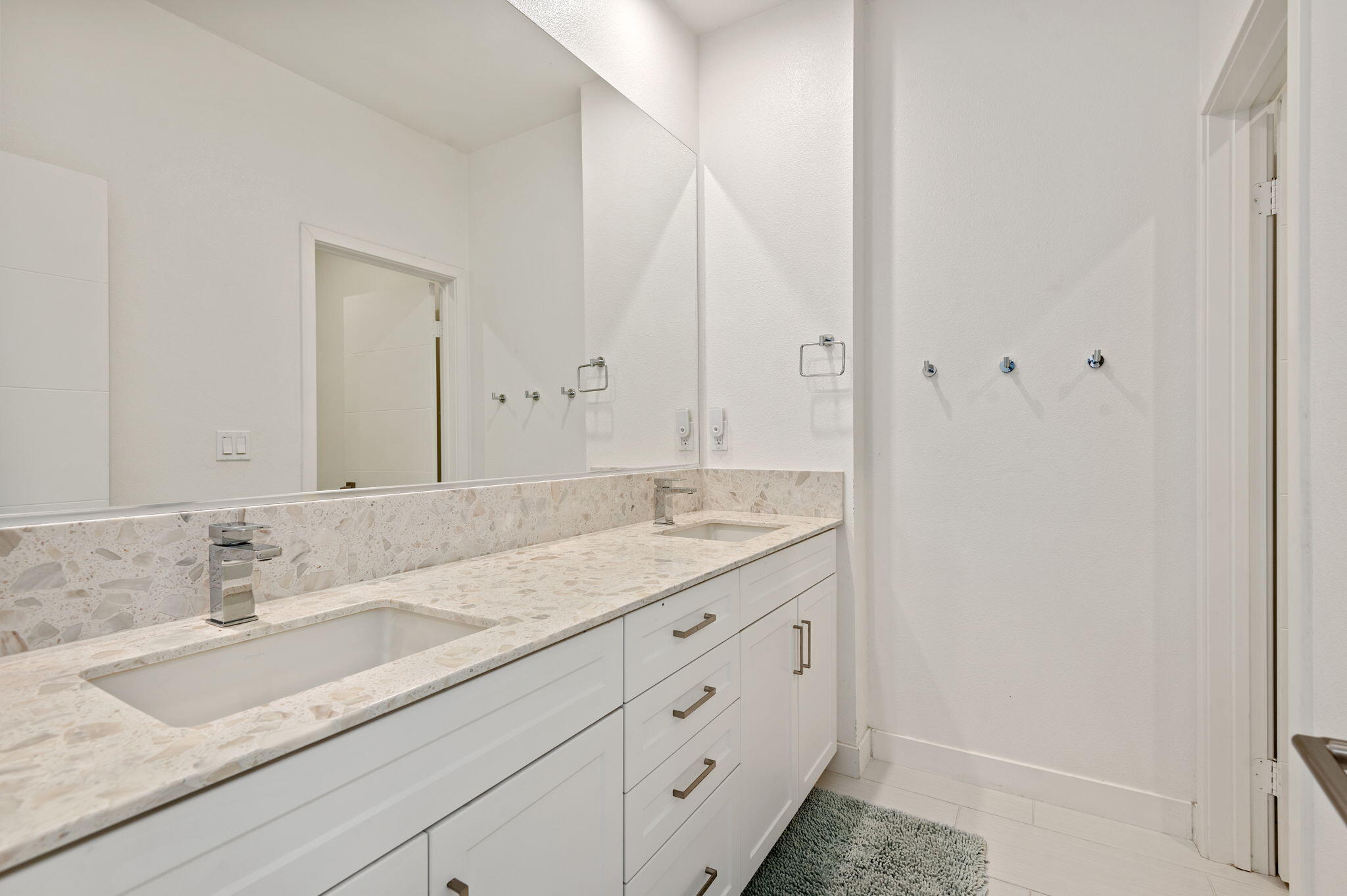 5701 Surfrider Way, 102