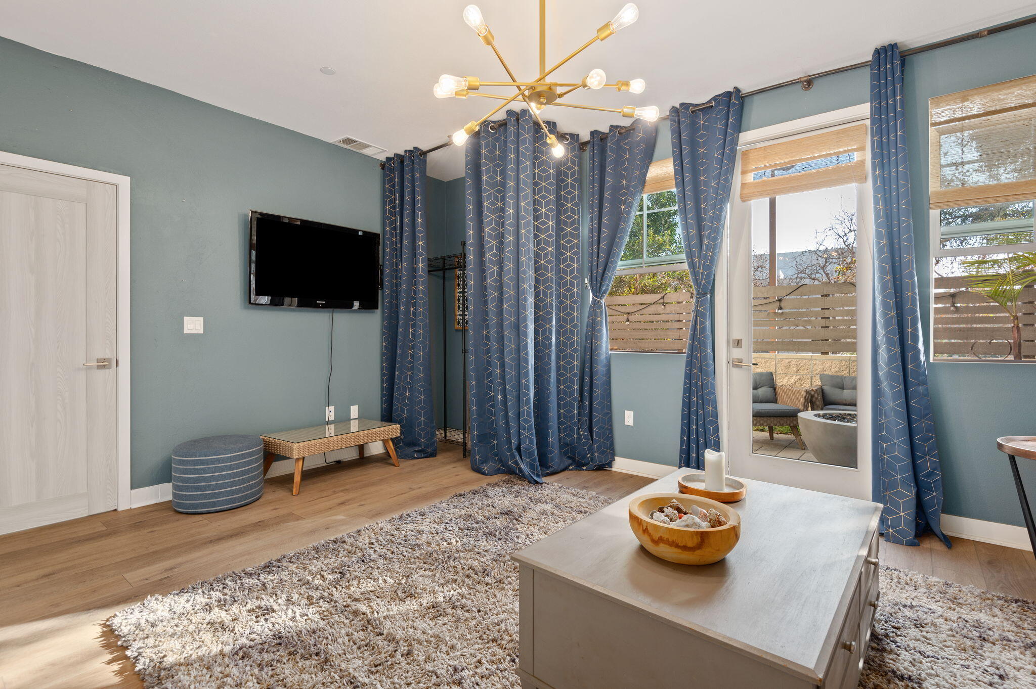 5701 Surfrider Way, 102