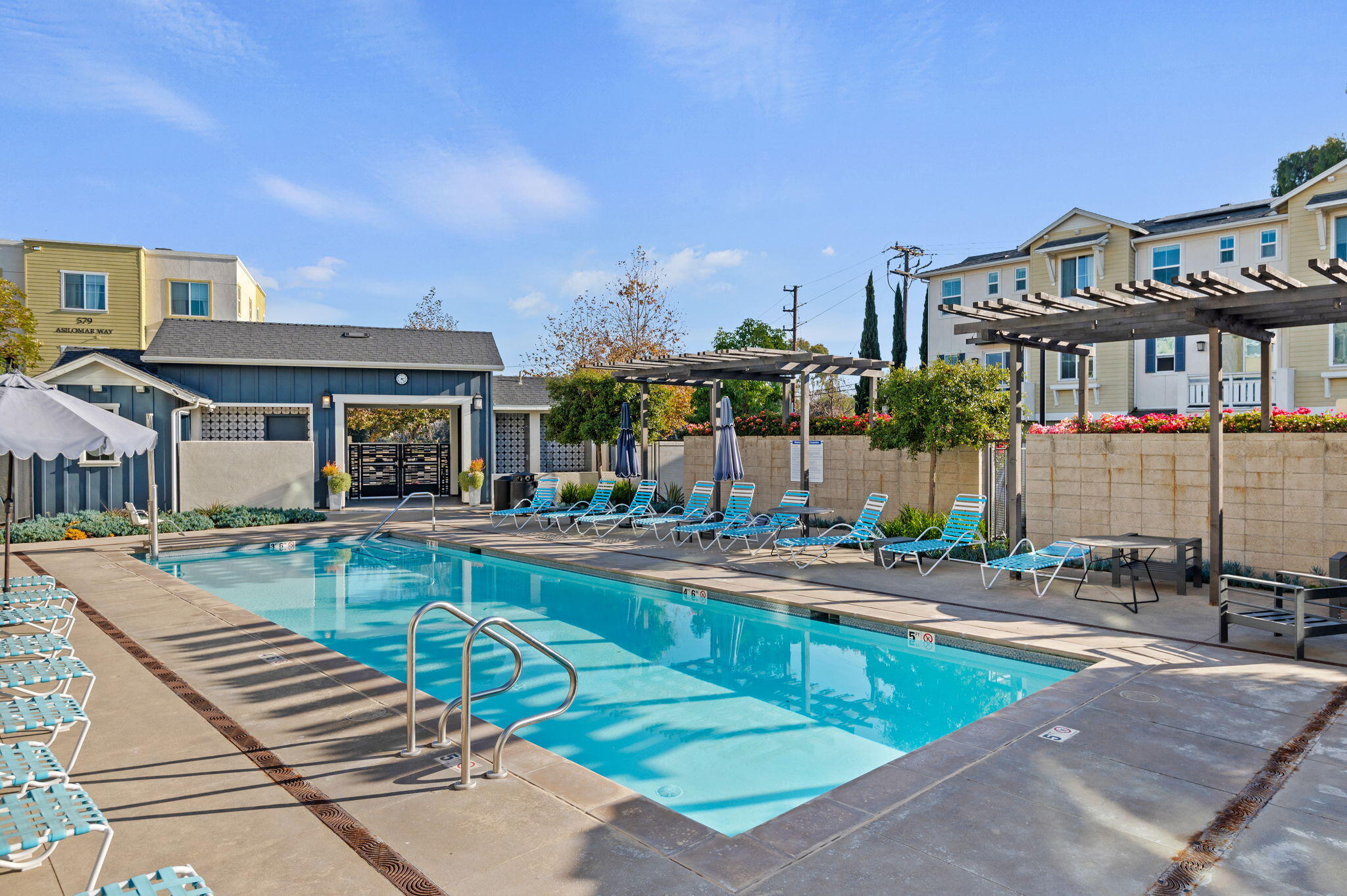 5701 Surfrider Way, 102