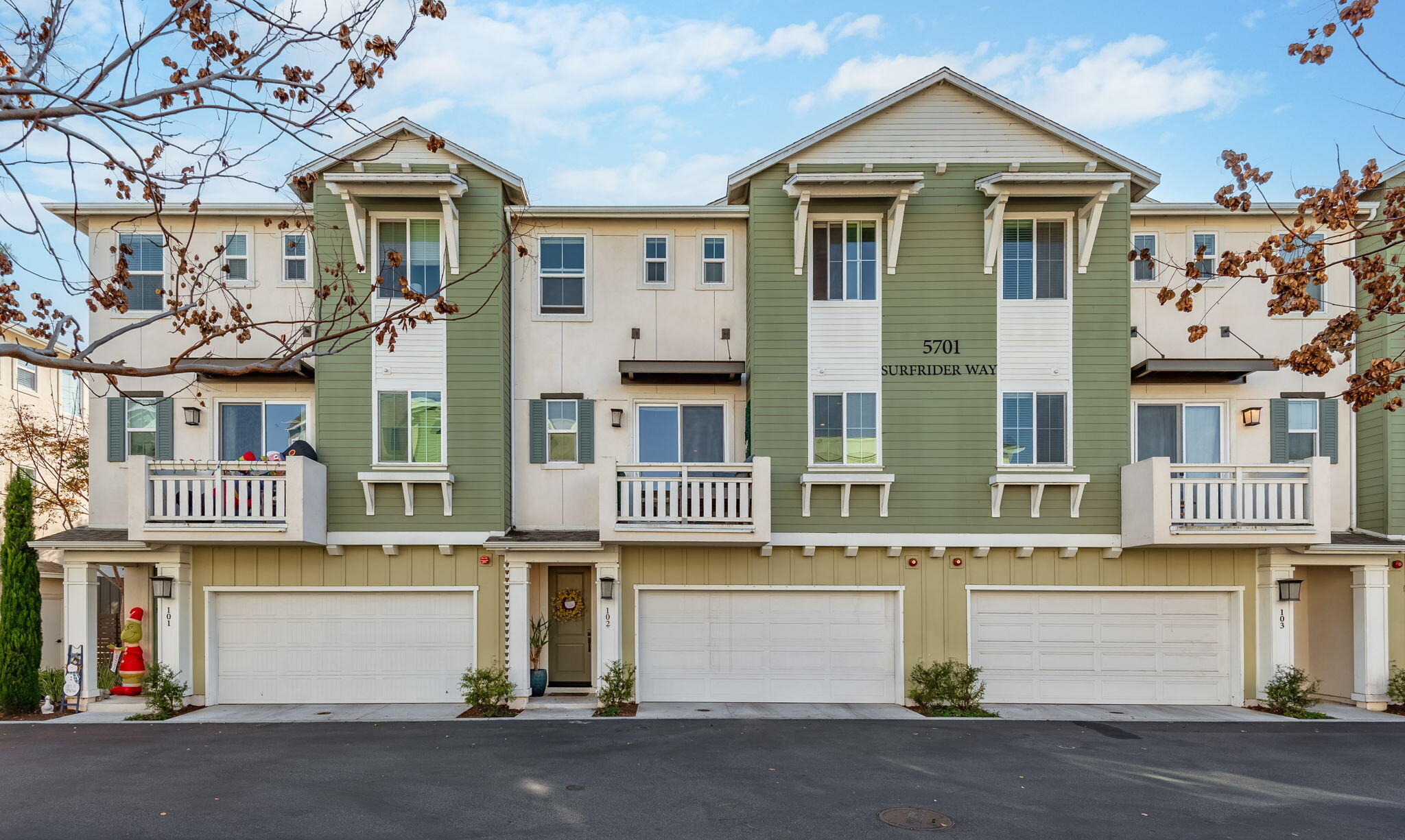 5701 Surfrider Way, 102