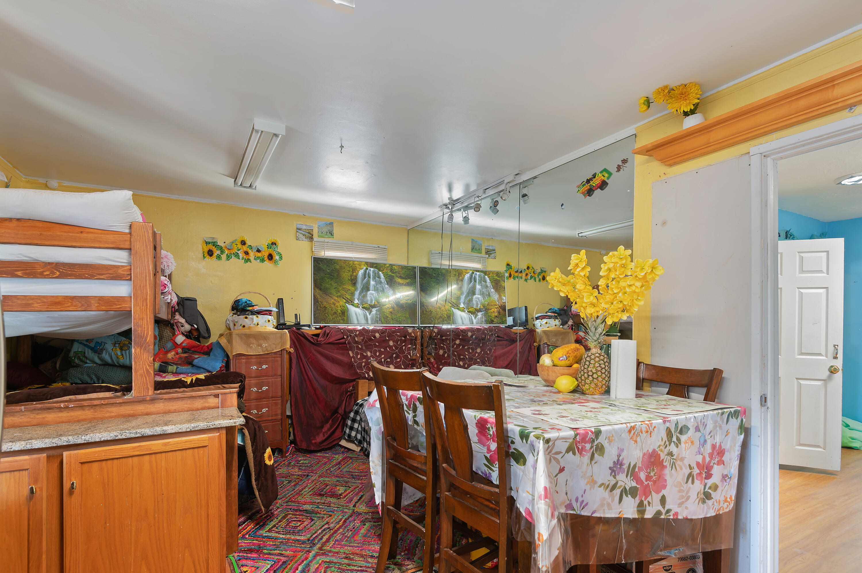 824 E Montecito Street