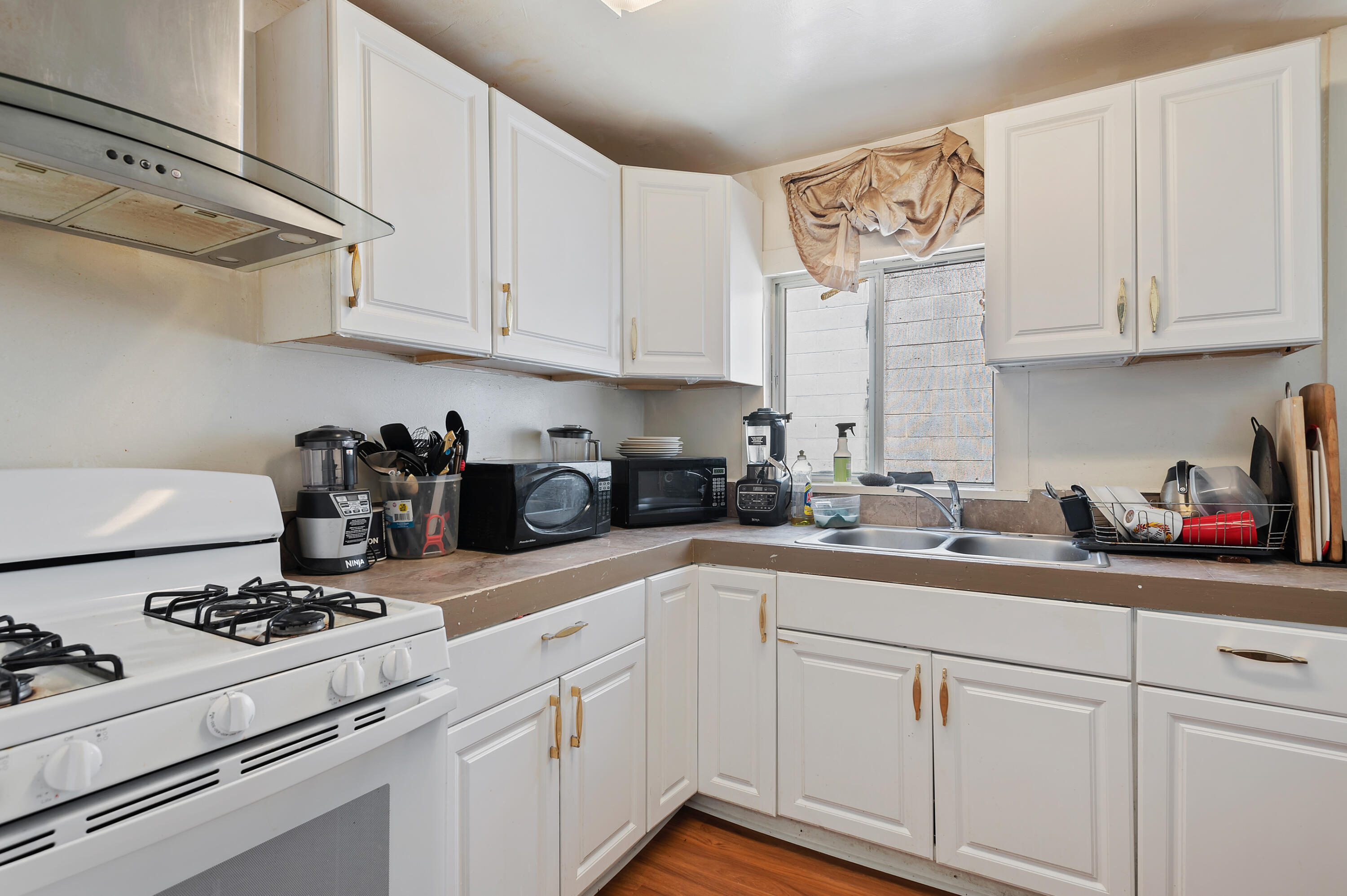 824 E Montecito Street