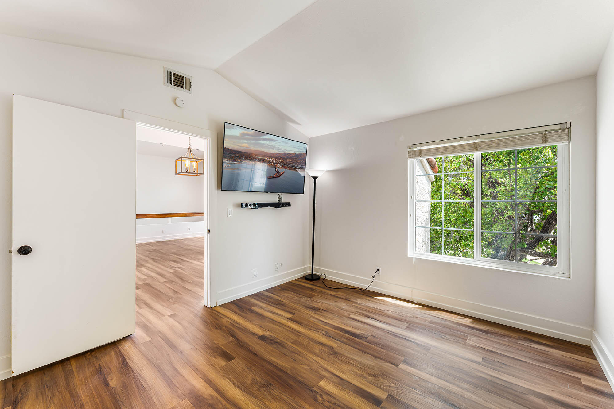 1240 Franciscan Court, 6