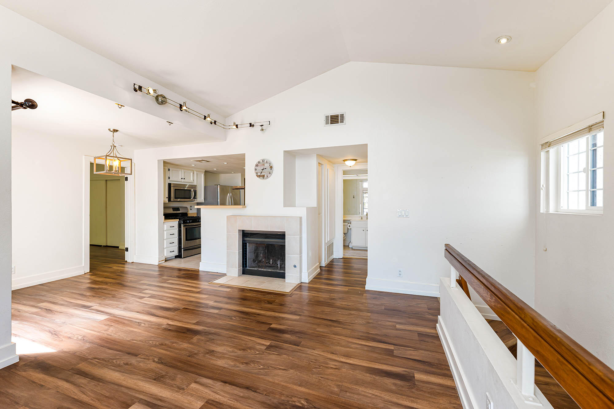 1240 Franciscan Court, 6