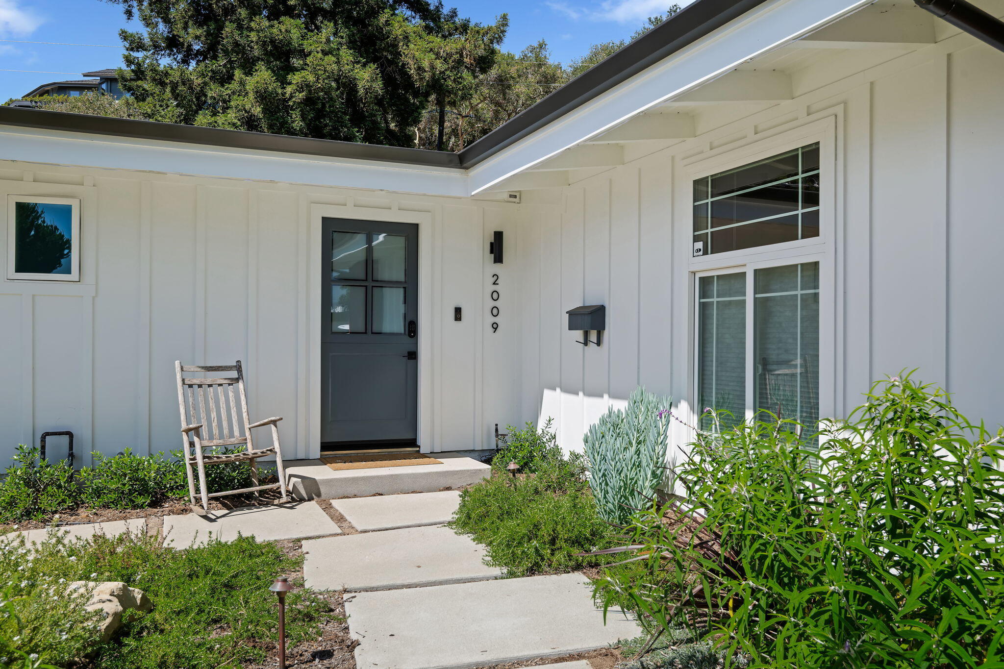 2009 Mountain Avenue