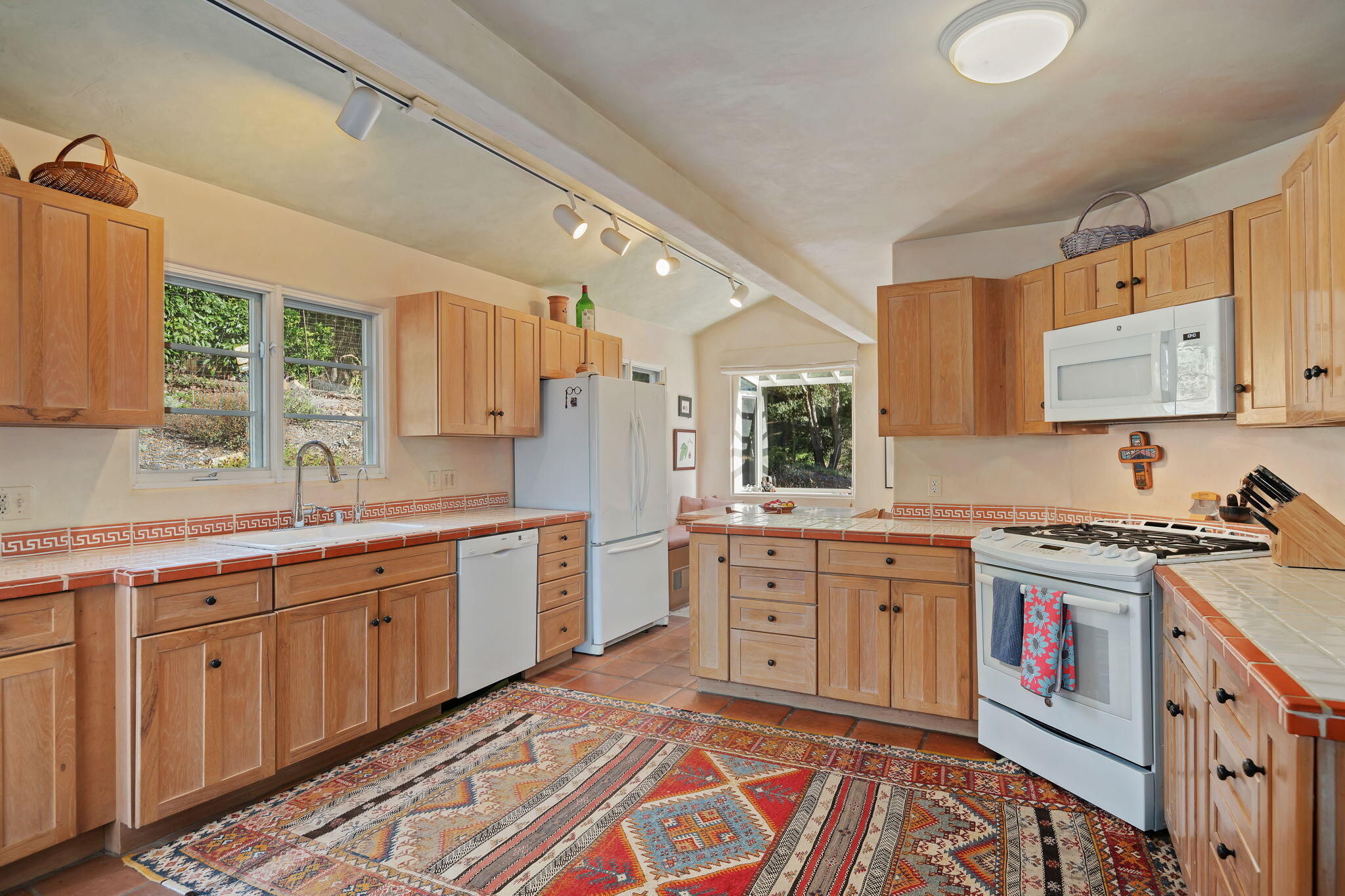 718 Las Canoas Place