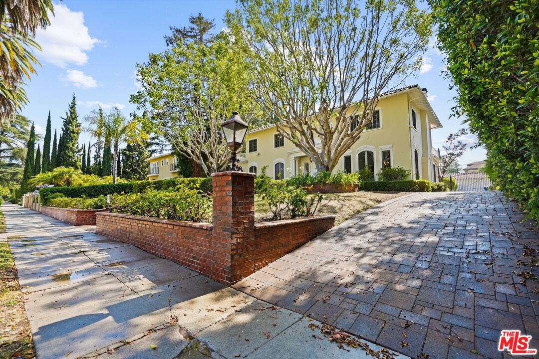 624 S Arden Blvd