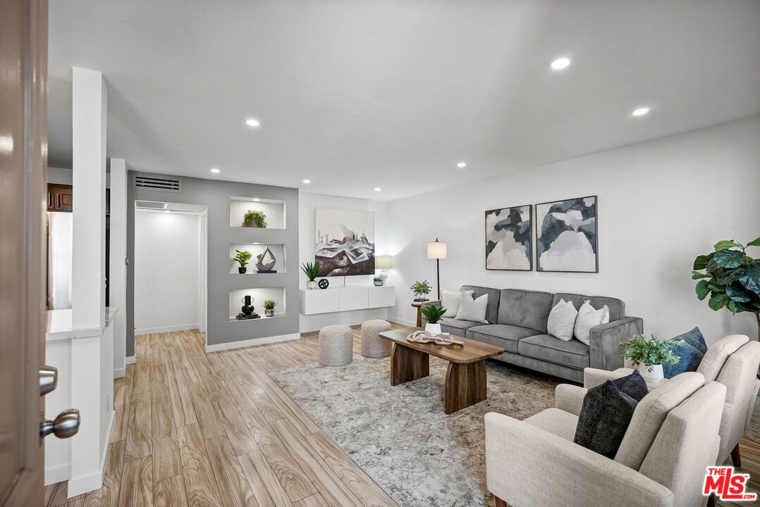 11230 Peach Grove St Unit: 208