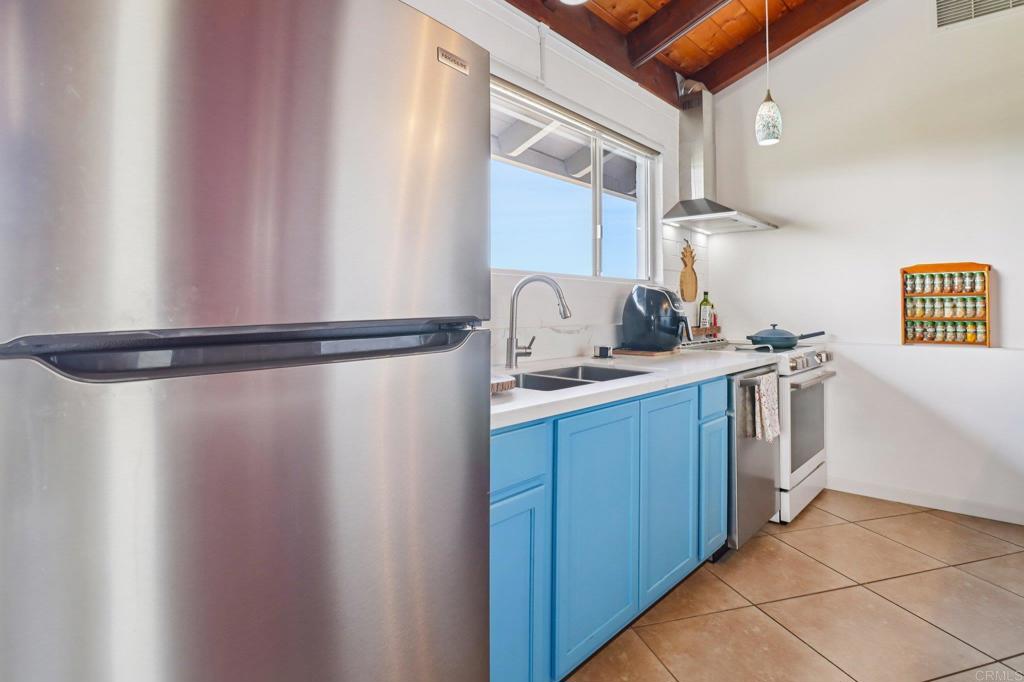 2068 Camino Culebra