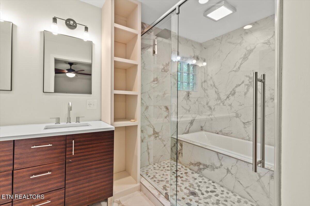 2504 Mont Glen Drive