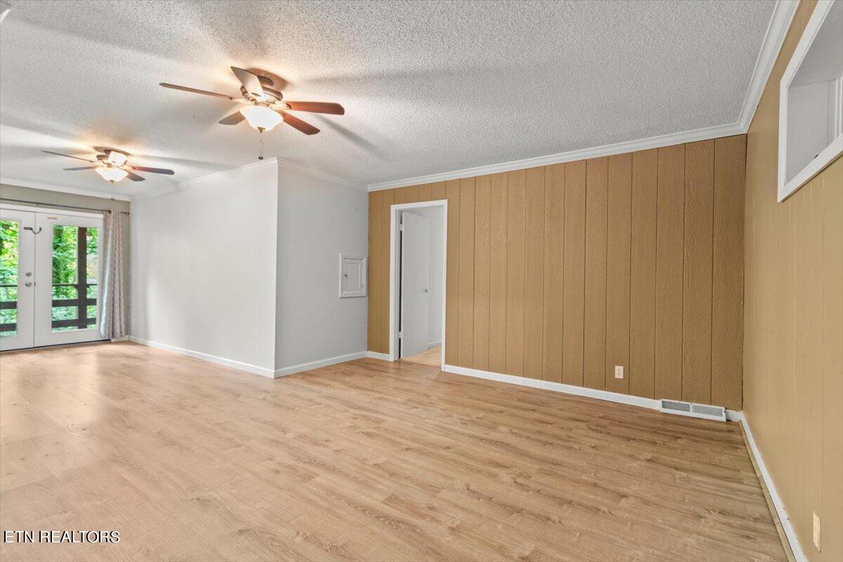 2504 Mont Glen Drive