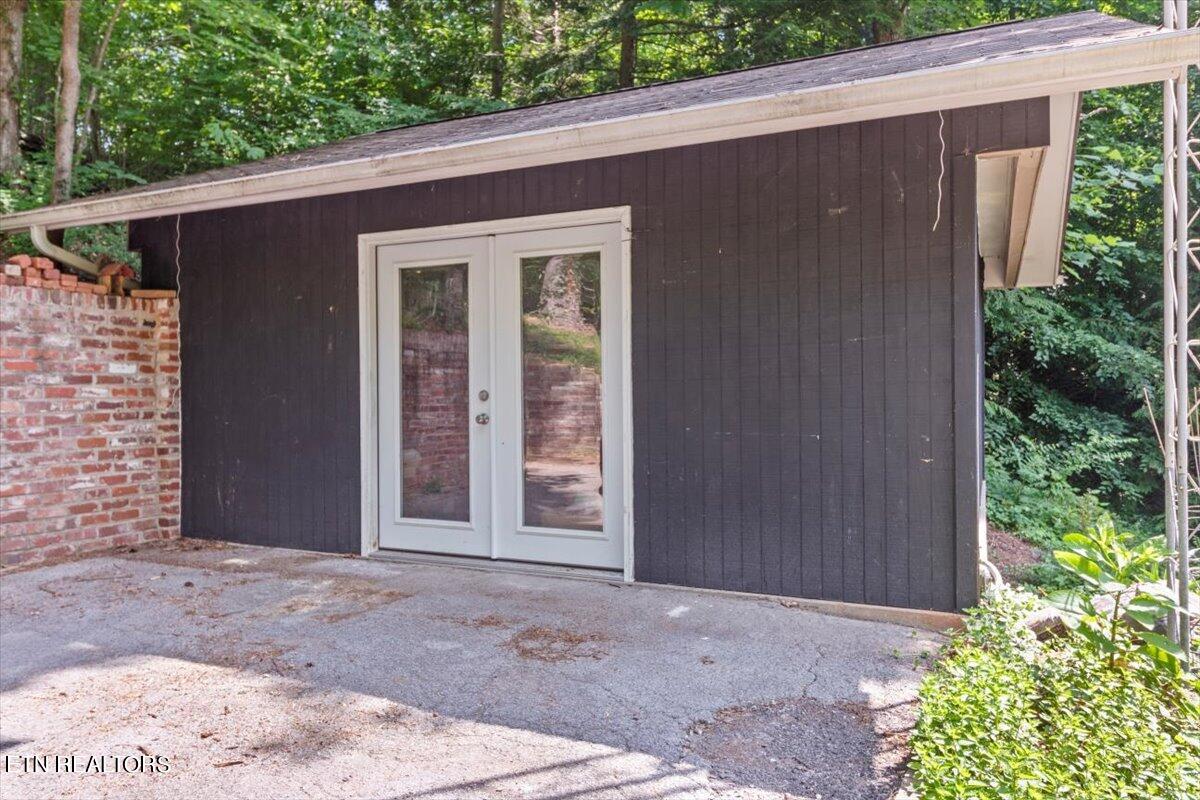 2504 Mont Glen Drive