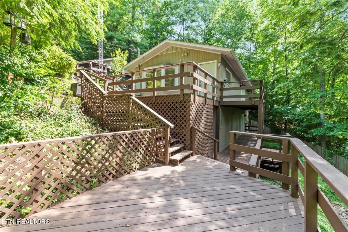 2504 Mont Glen Drive