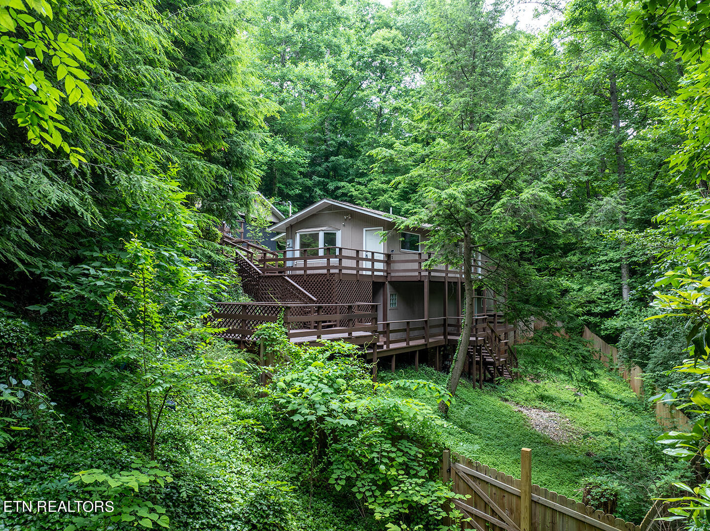 2504 Mont Glen Drive