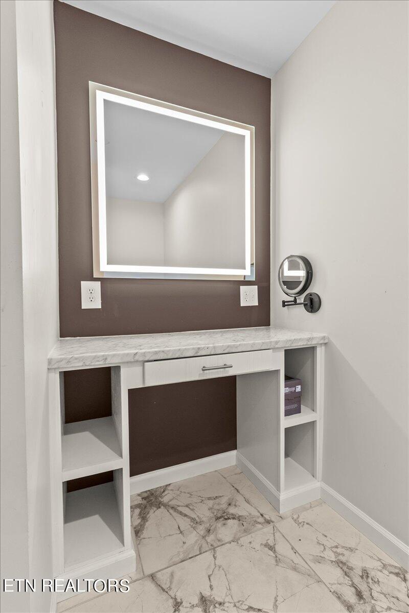 2504 Mont Glen Drive