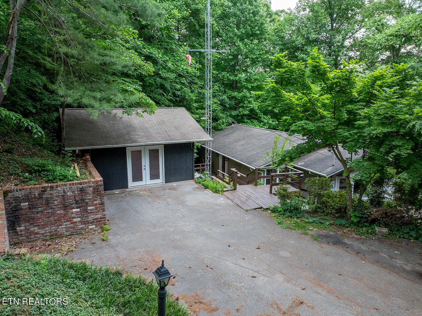 2504 Mont Glen Drive