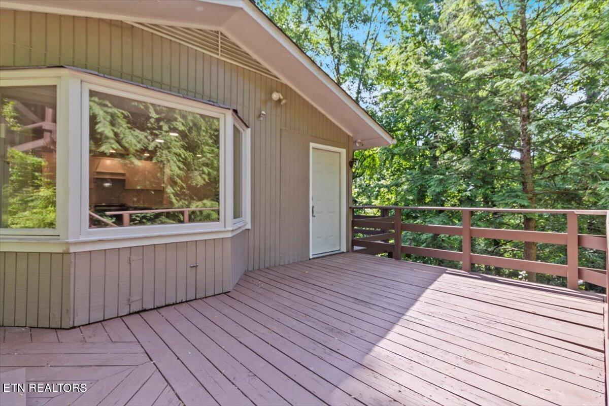 2504 Mont Glen Drive