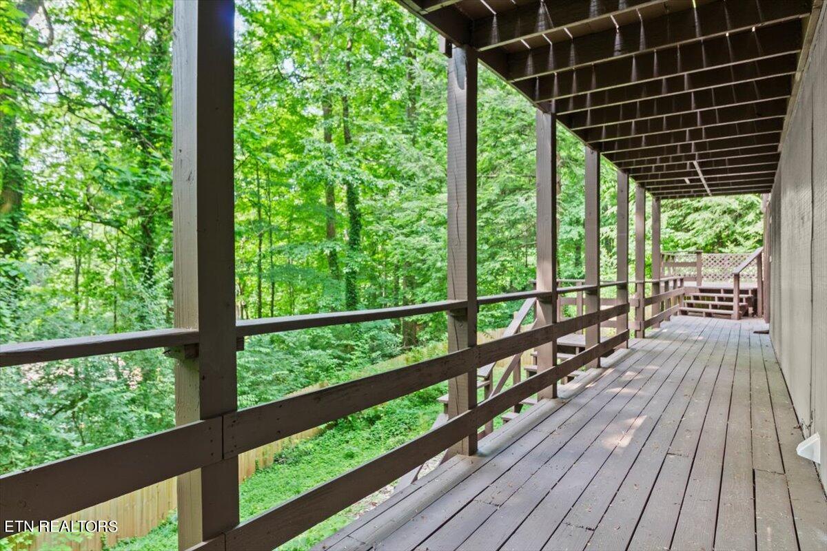 2504 Mont Glen Drive