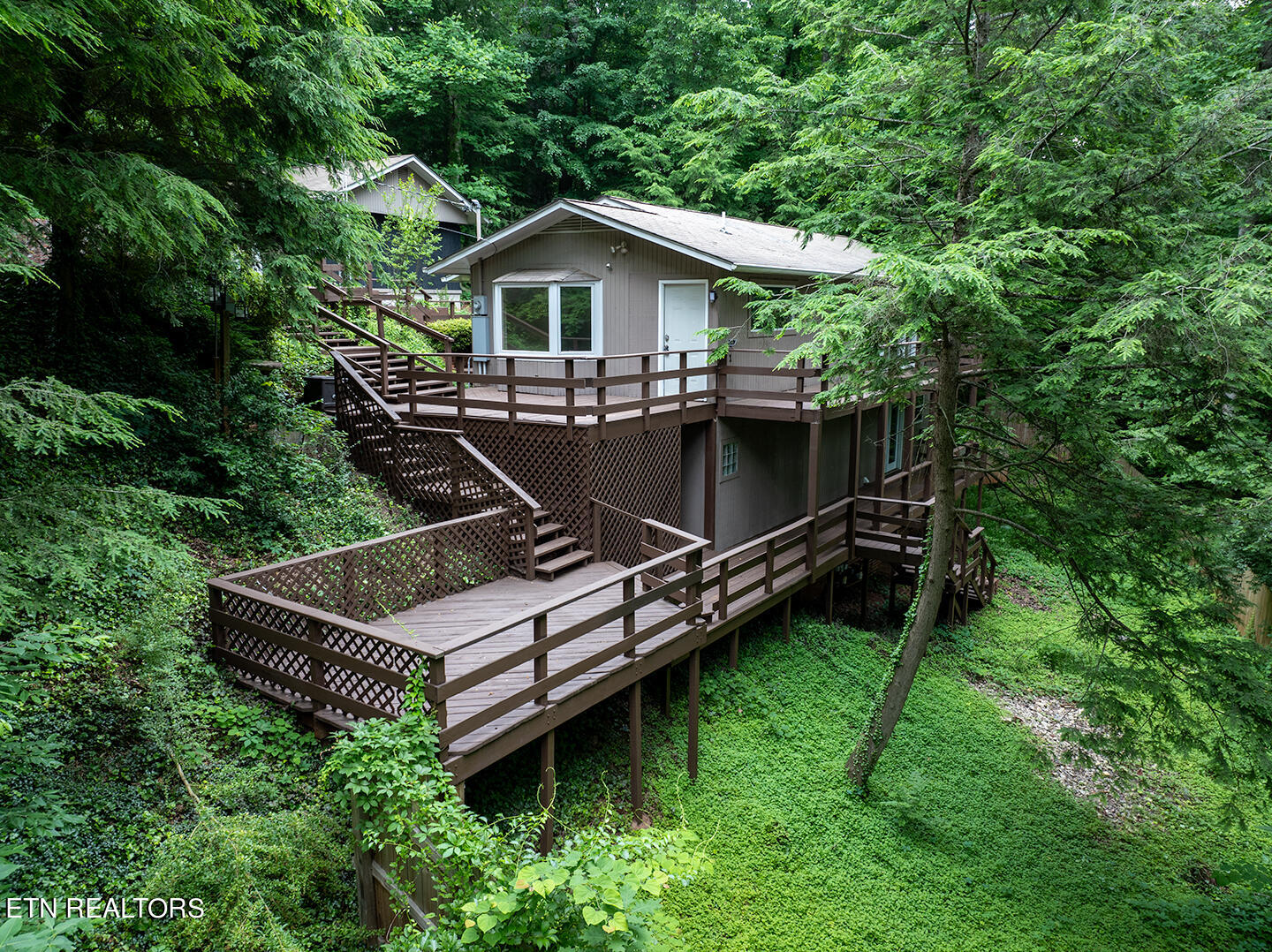 2504 Mont Glen Drive