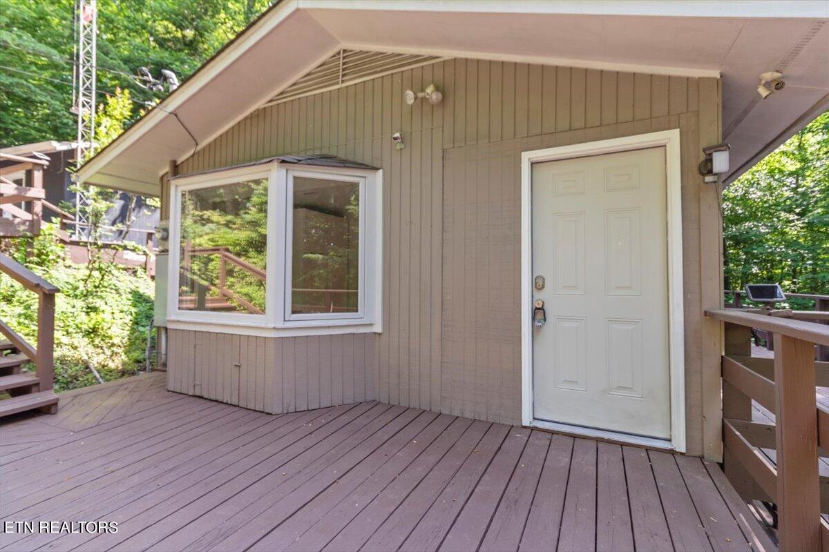 2504 Mont Glen Drive