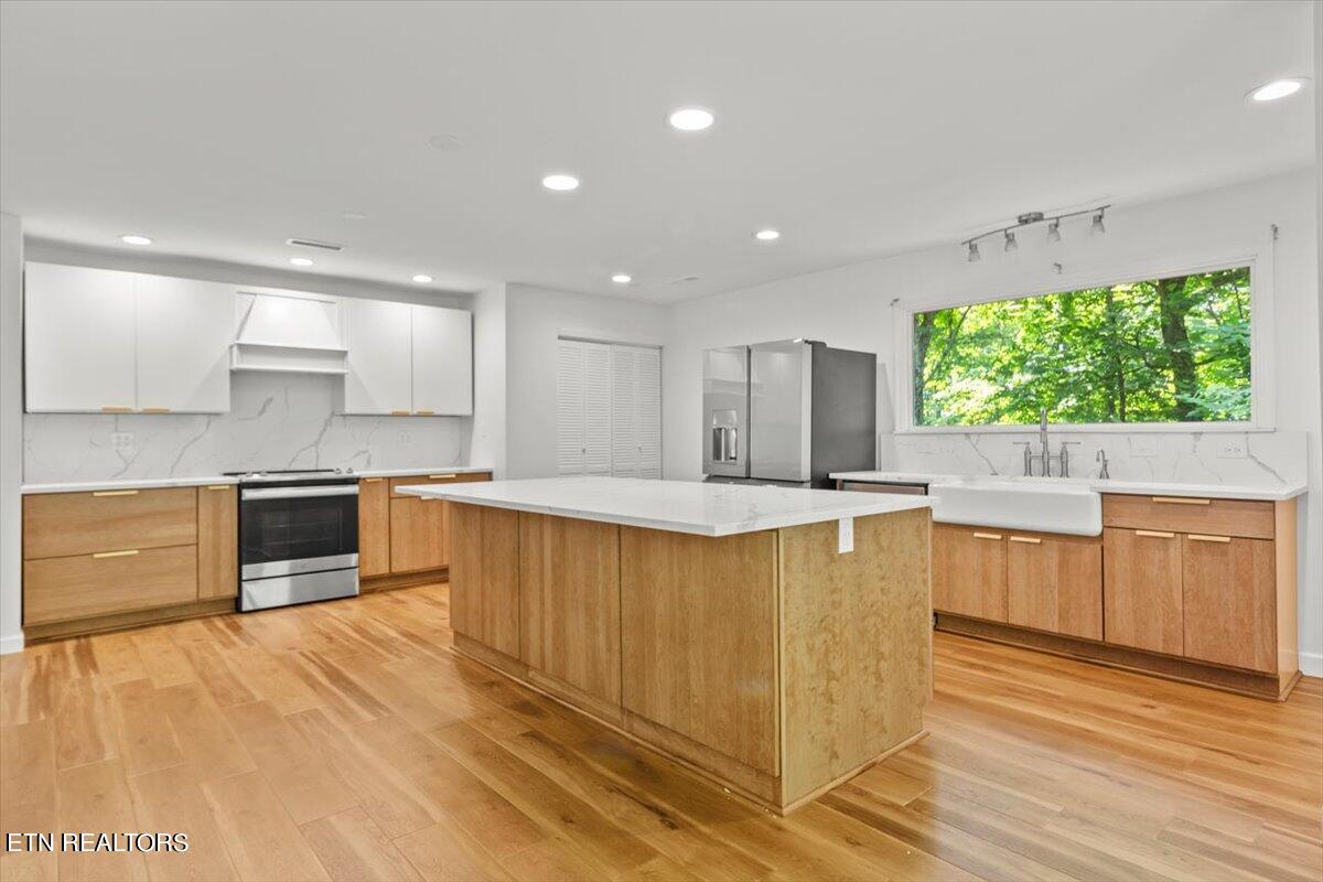 2504 Mont Glen Drive