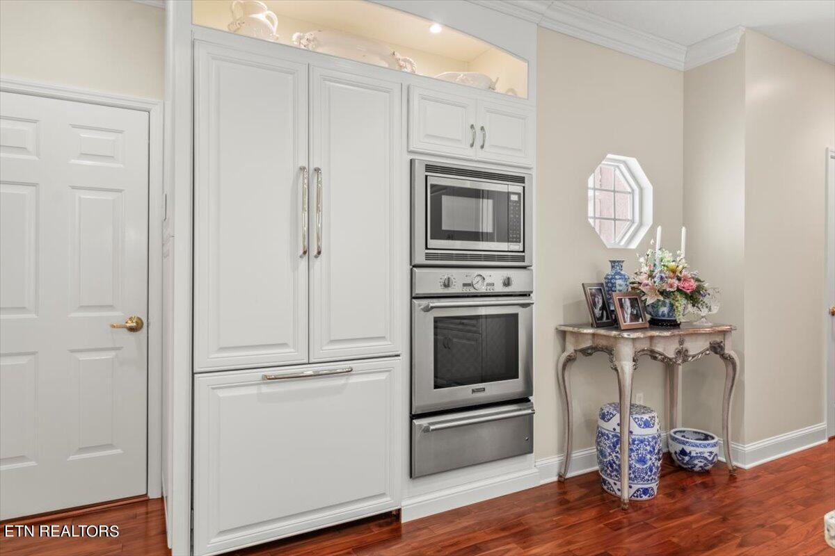 7049 Lake Bluff Court