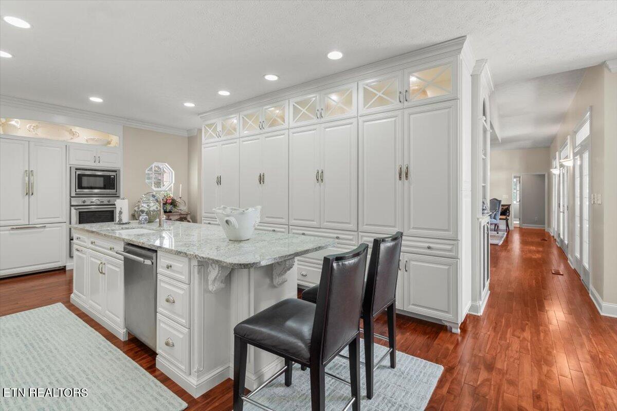 7049 Lake Bluff Court