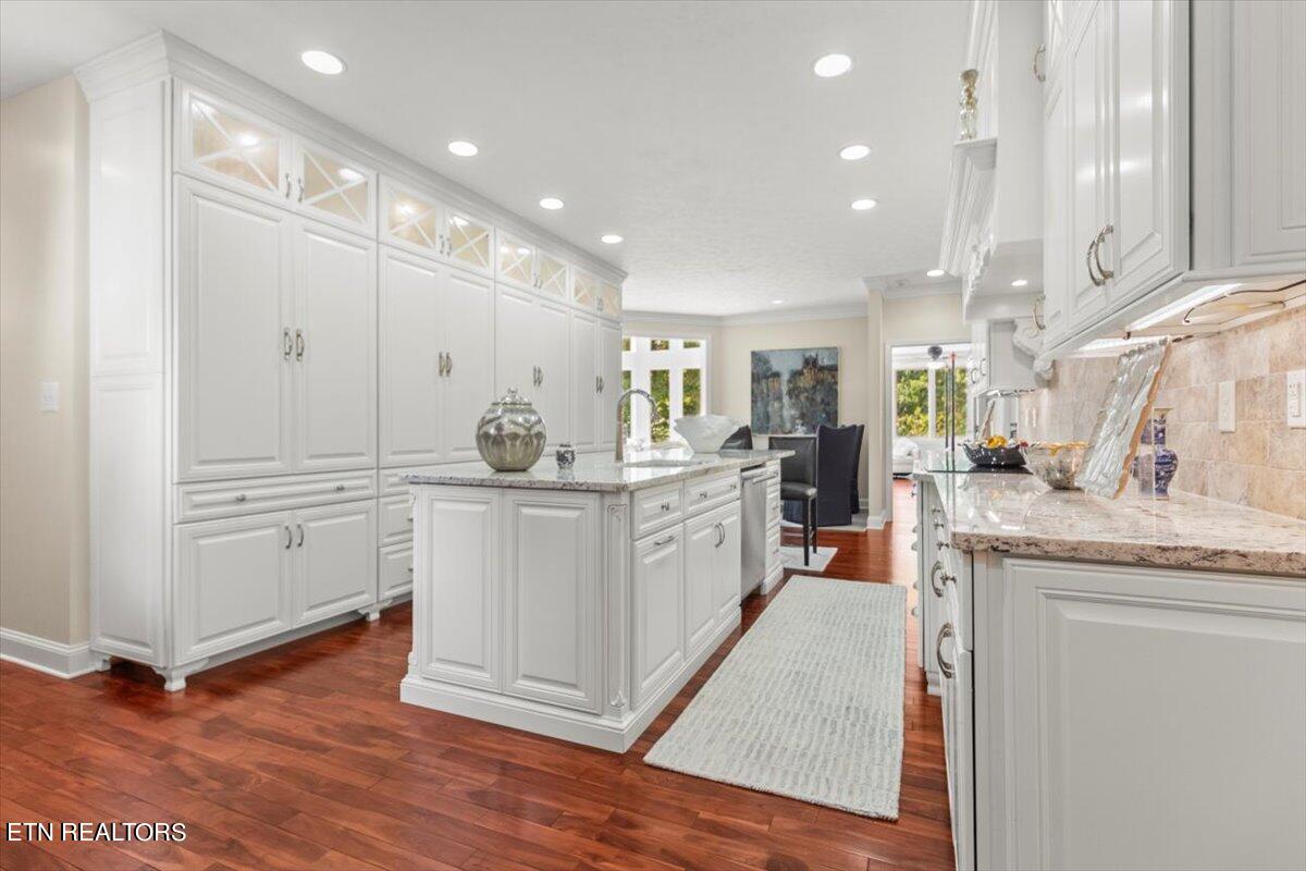 7049 Lake Bluff Court