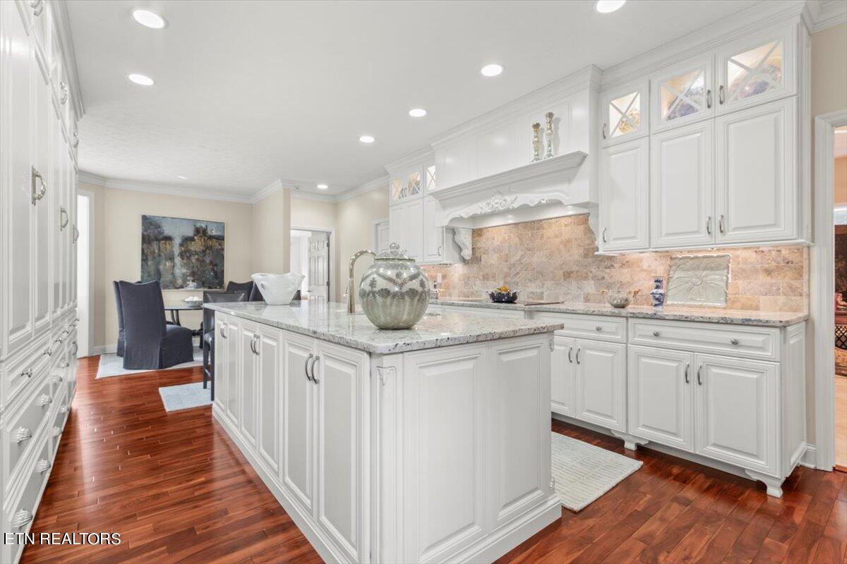 7049 Lake Bluff Court