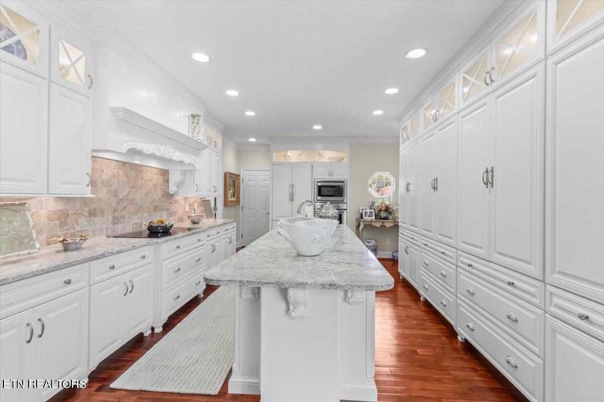 7049 Lake Bluff Court