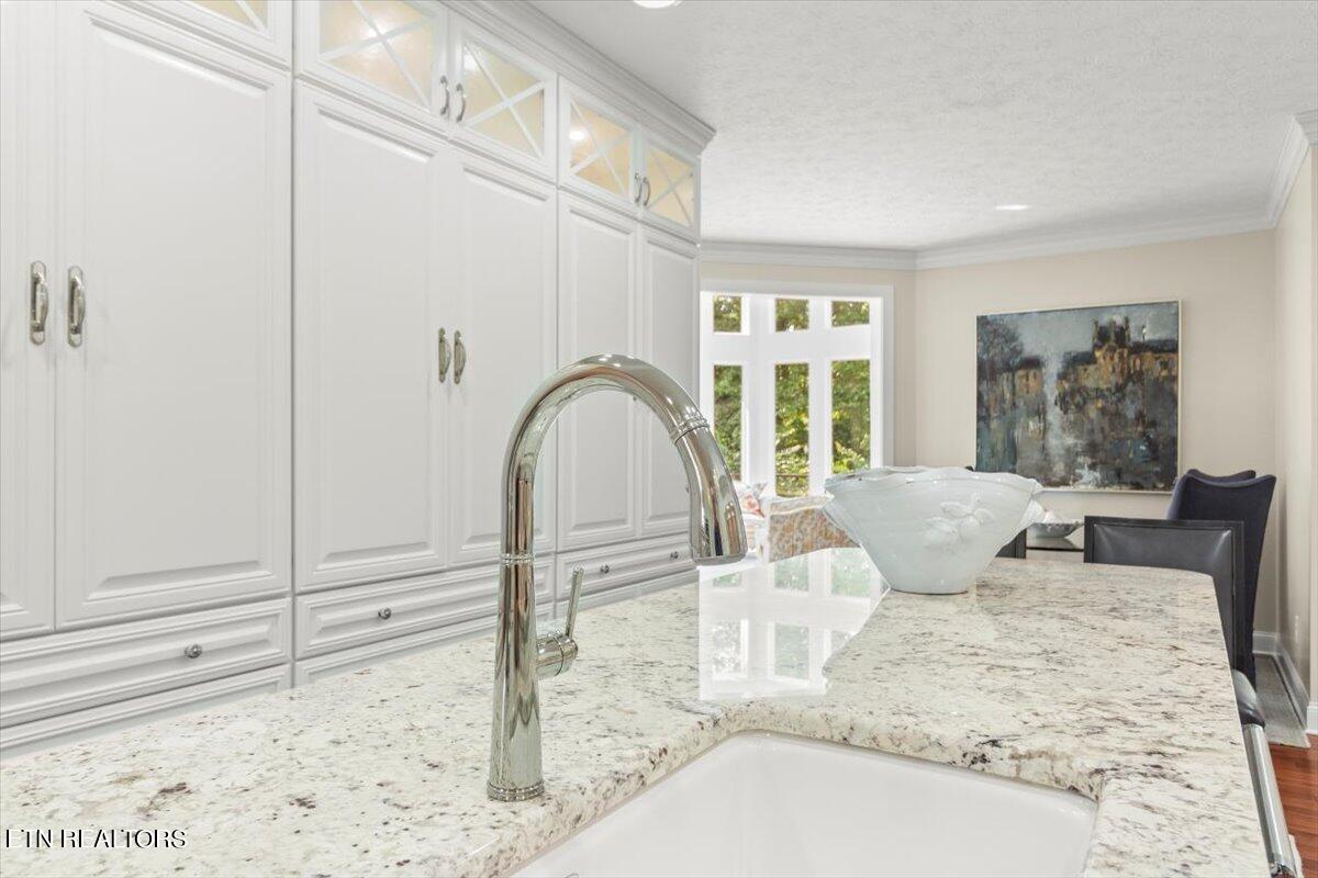 7049 Lake Bluff Court