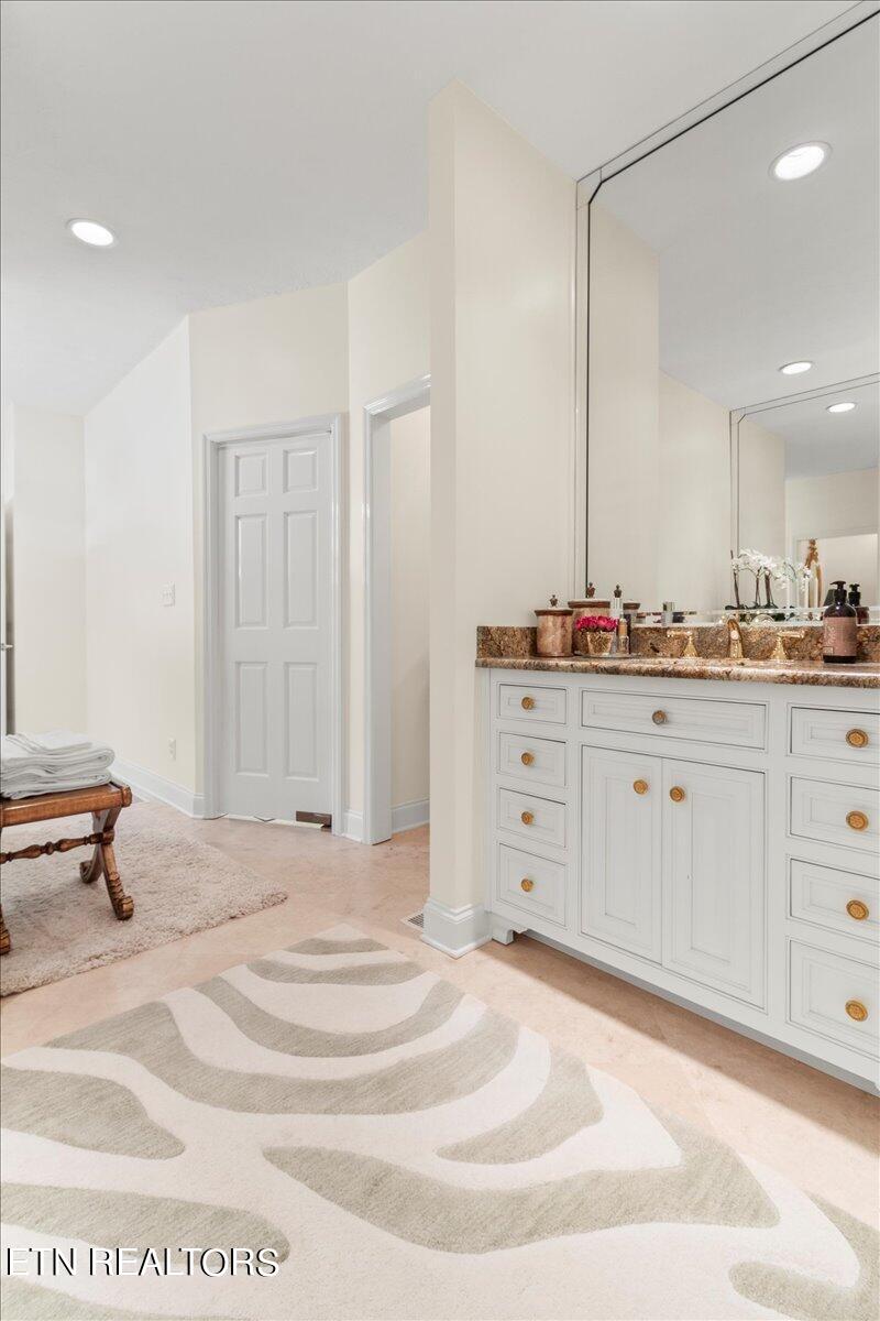 7049 Lake Bluff Court