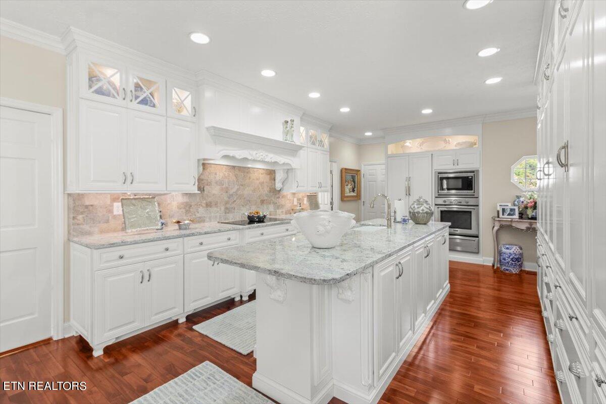 7049 Lake Bluff Court